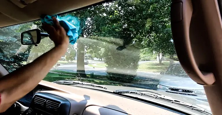 Best Way to Clean Inside of The Windshield 1
